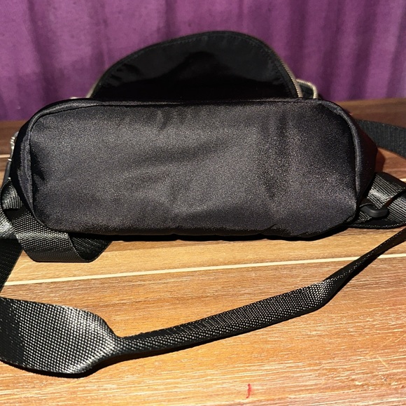 LULULEMON MICRO CITY BACKPACK - Picture 4 of 5